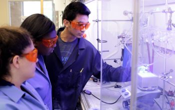 A group of Chancellor’s Science Scholars conduct a chemistry experiment in the lab of Dr. David Nicewicz at UNC-Chapel Hill.