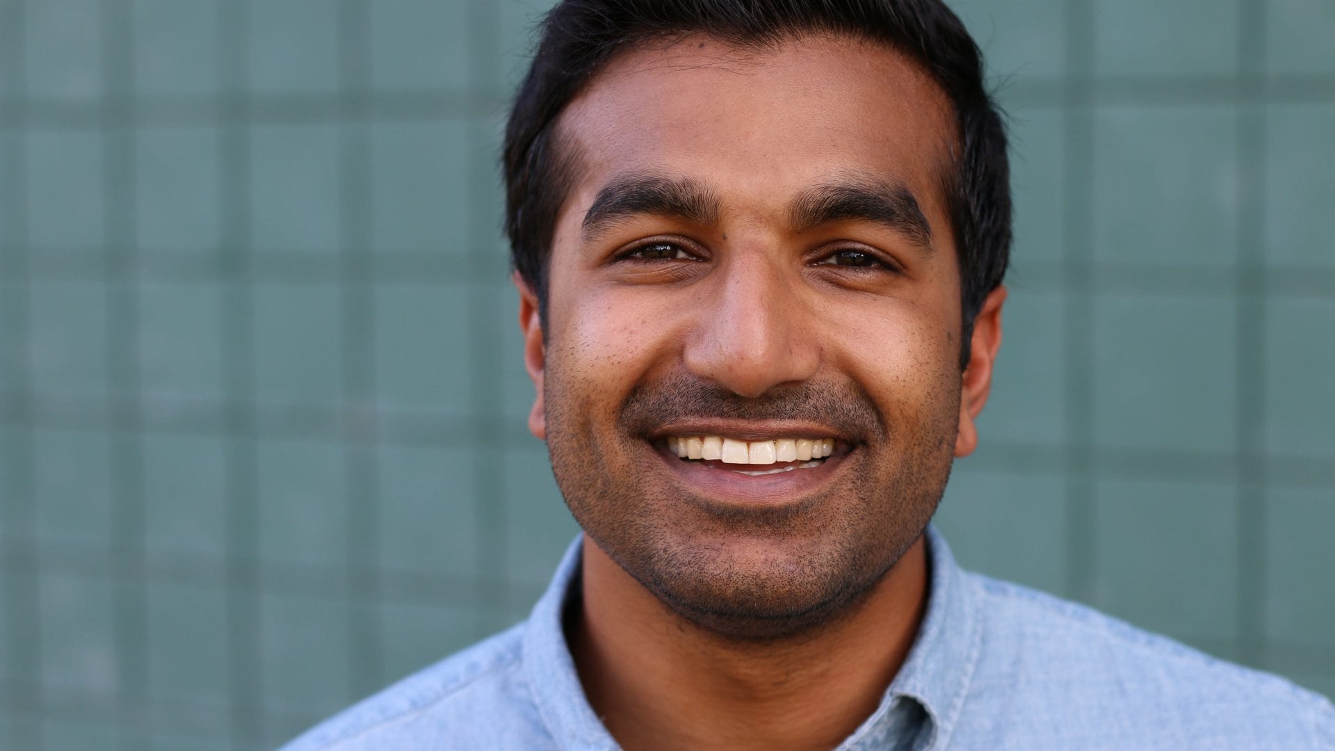 Headshot of Tom Thriveni ’10