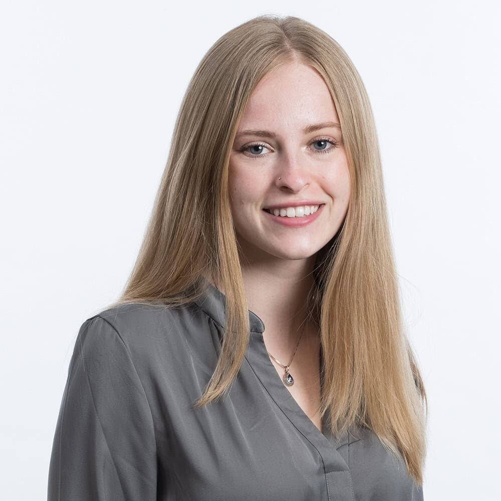 headshot of Kira Isenhart